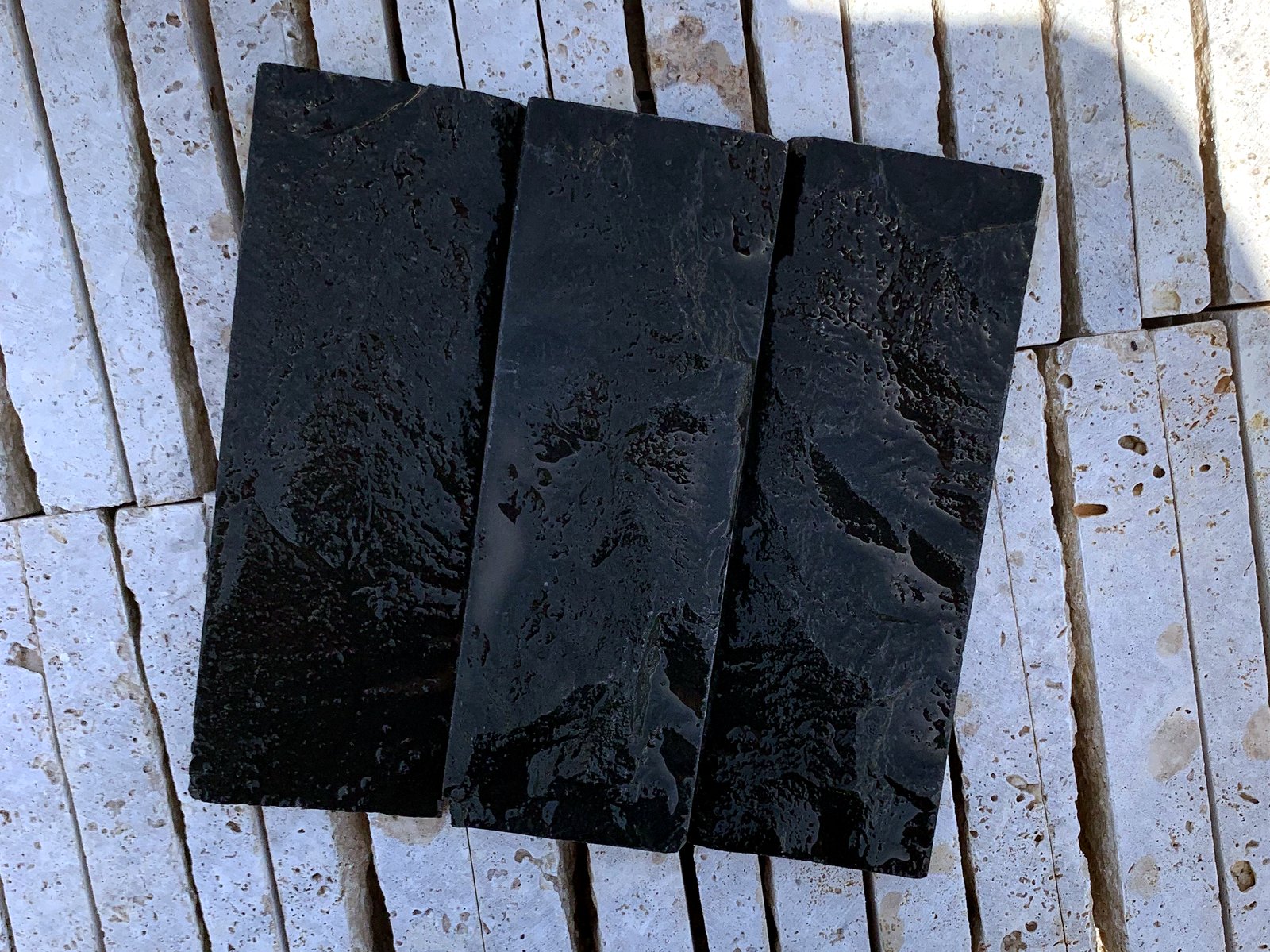 Pierre Taza Marbre Noir — Éclatée